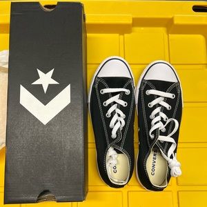 Black low top converse size 3 6W